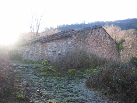 Cabaña cerca de invernales de Prado Arcedón